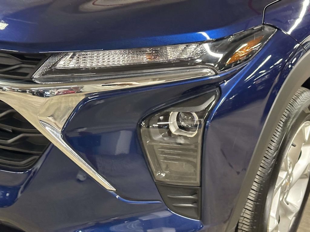 Used 2024 Chevrolet Trax LS w/ LS Convenience Package FWD image 9