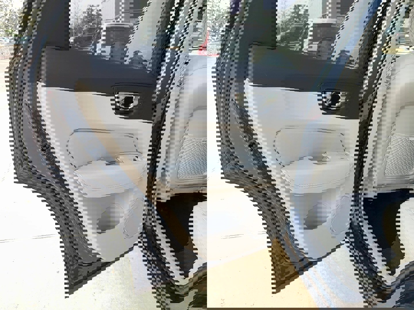 Certified 2023 Volvo XC60 B5 Plus w/ Climate Package image 14