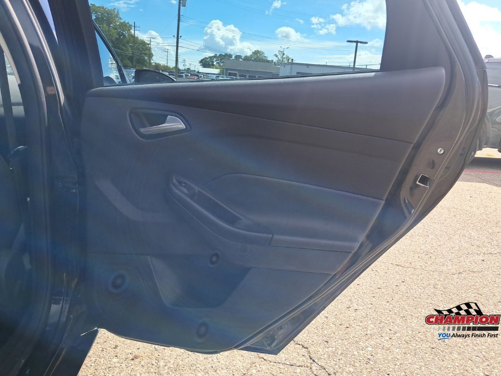 Used 2013 Ford Focus SE w/ SE Winter Pkg FWD image 18
