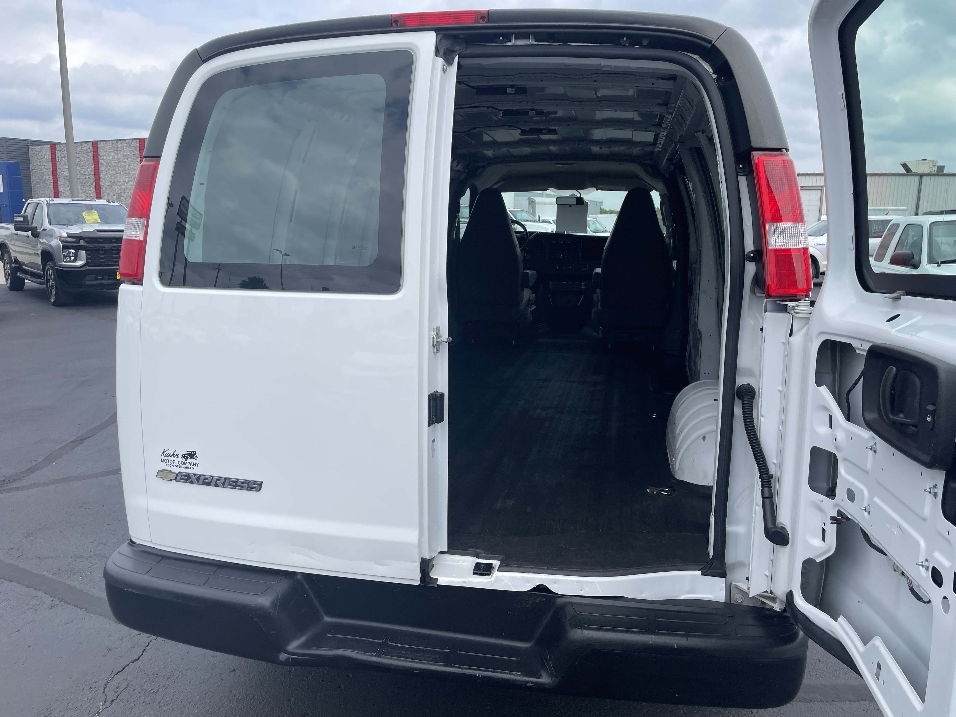 Used 2022 Chevrolet Express 2500 Extended w/ Driver Convenience Package image 9