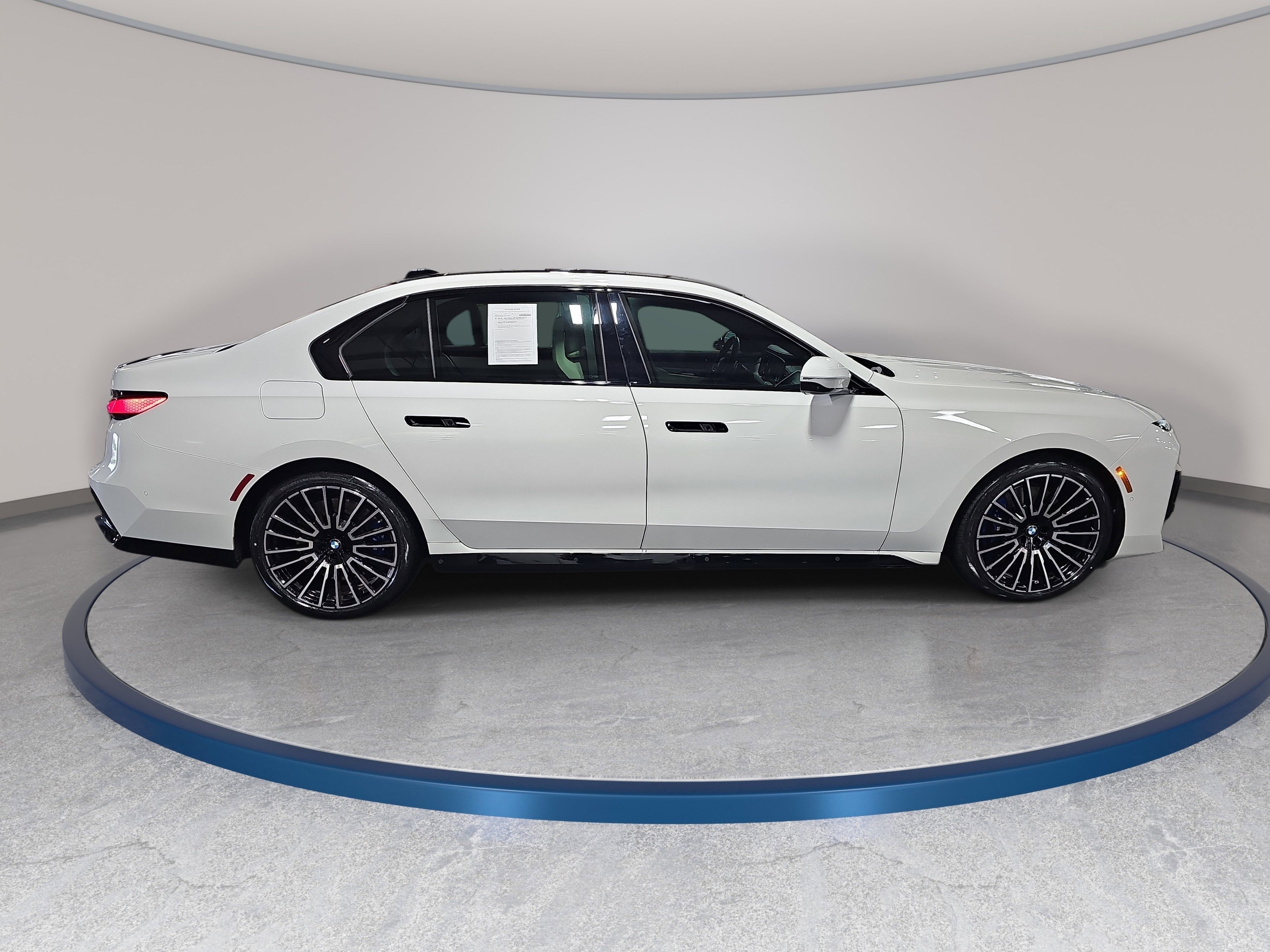 Certified 2025 BMW 760i xDrive w/ Executive Package AWD/4WD image 5