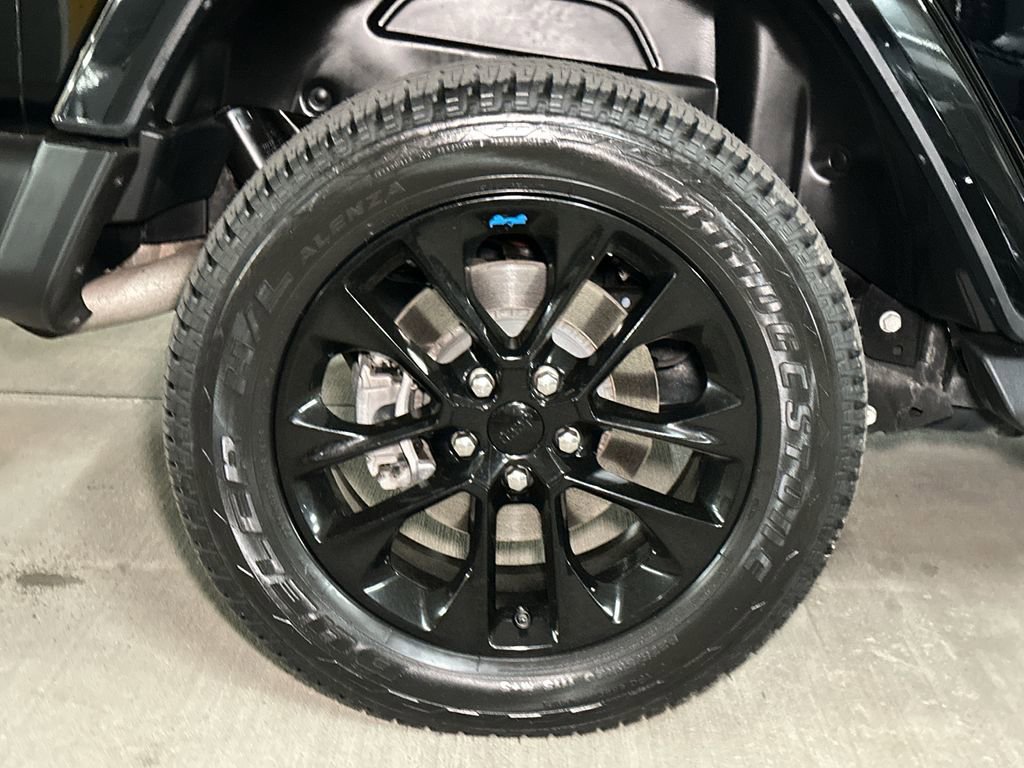 Used 2023 Jeep Wrangler Unlimited Sahara w/ Cold Weather Group AWD/4WD image 7