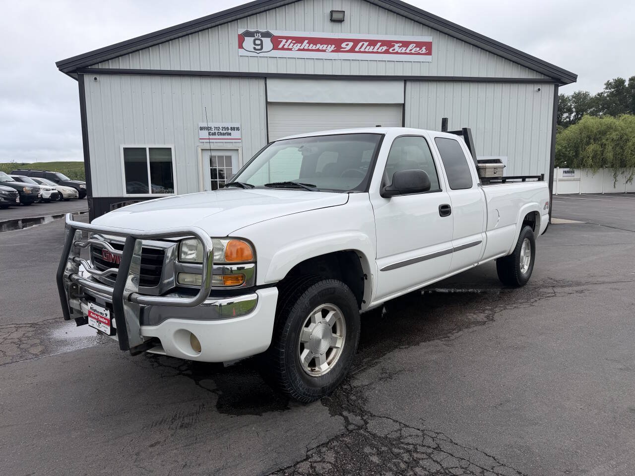 Used 2004 GMC Sierra 1500 SLE w/ Light Duty Power Package AWD/4WD image 1