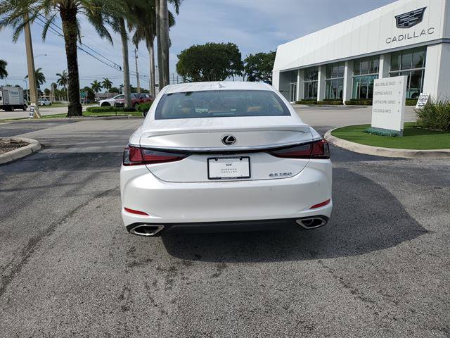 Used 2025 Lexus ES 350 w/ Premium Package FWD image 4