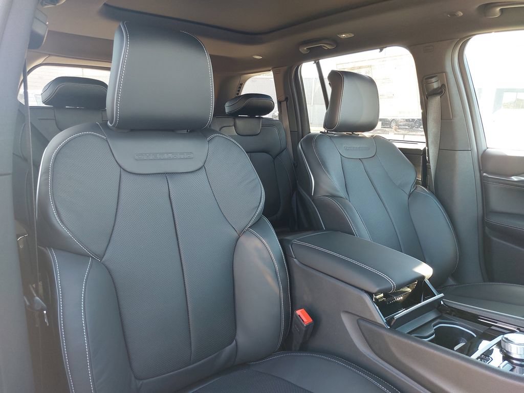New 2024 Jeep Grand Cherokee Overland w/ Luxury Tech Group IV AWD/4WD image 10