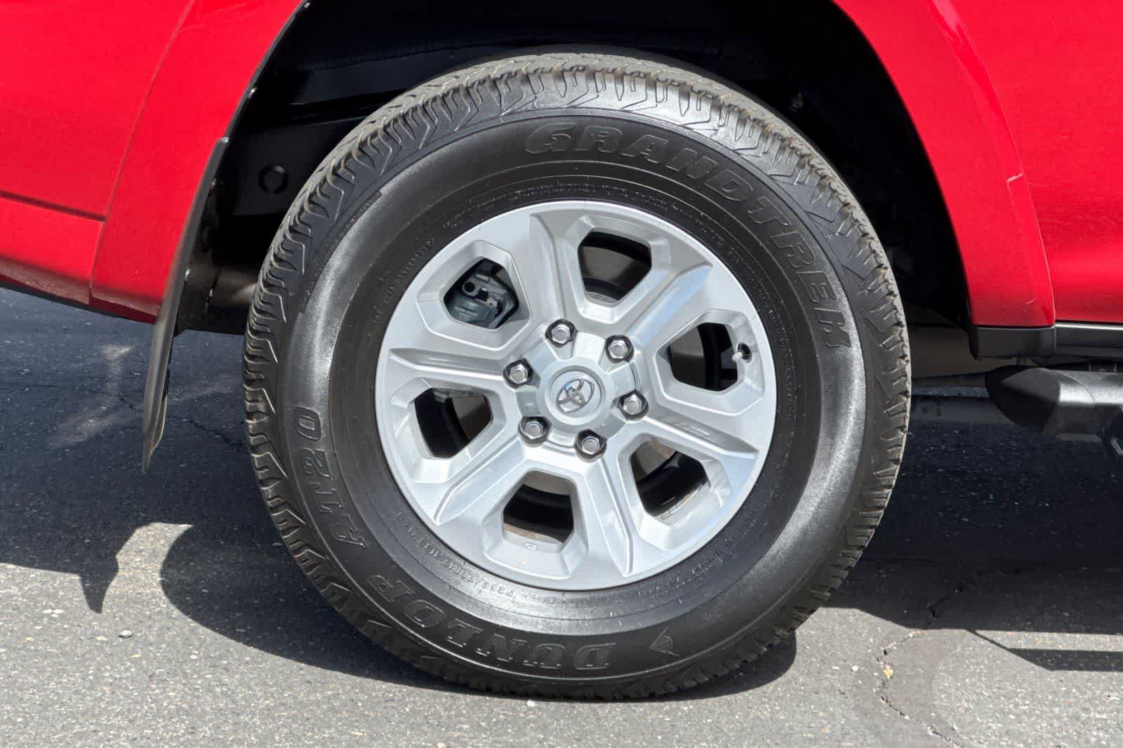 Used 2022 Toyota 4Runner SR5 RWD image 31
