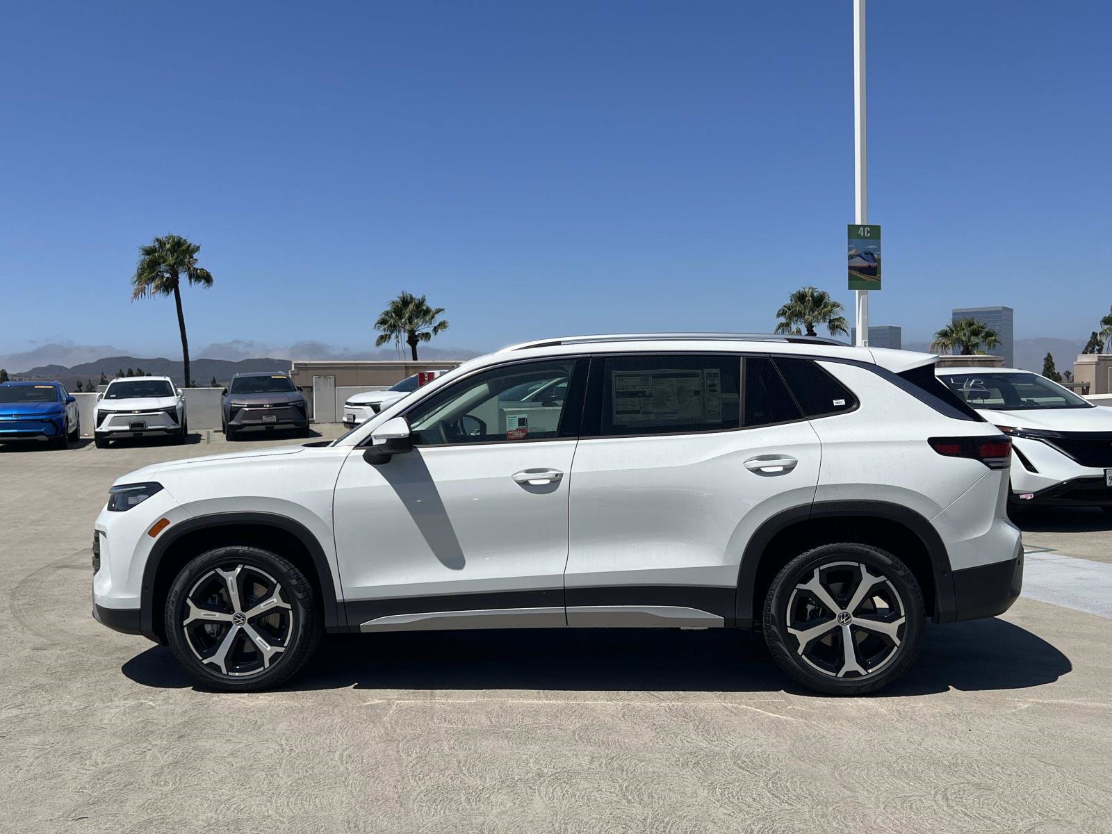 New 2026 Volkswagen Tiguan SE AWD/4WD image 2