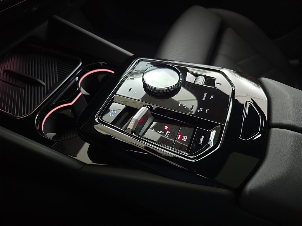 Used 2025 BMW i5 xDrive40 w/ Premium Package image 28