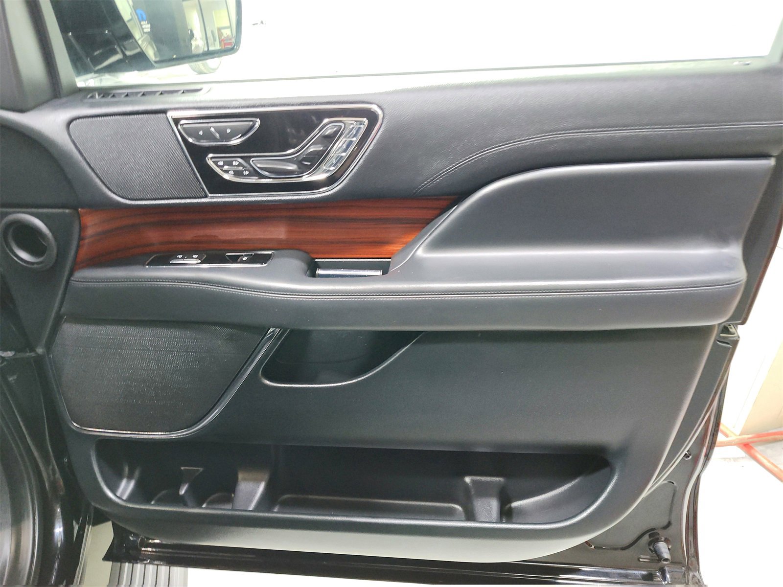 Used 2024 Lincoln Navigator Reserve image 40