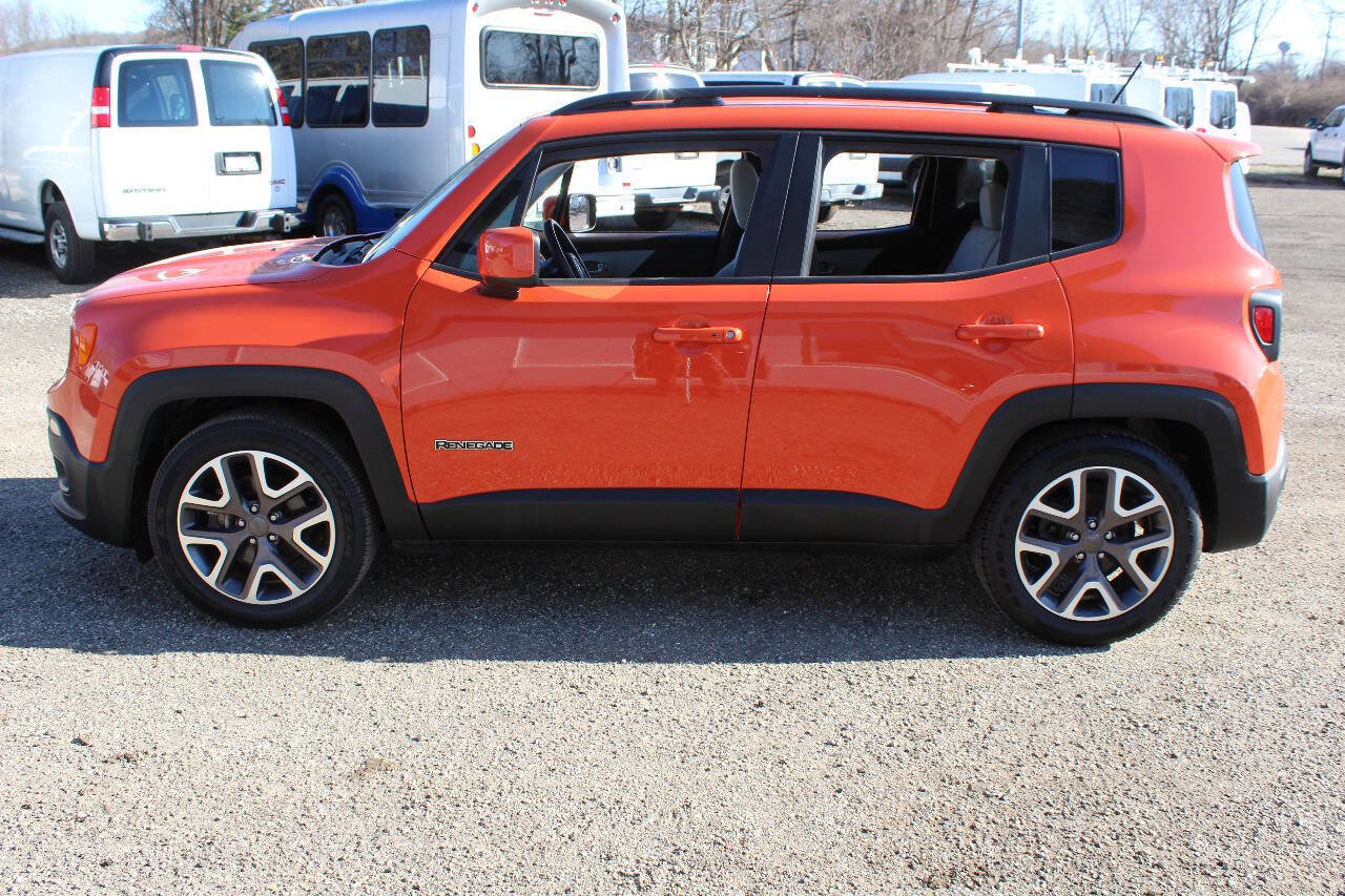 Used 2016 Jeep Renegade Latitude w/ Cold Weather Group FWD image 8