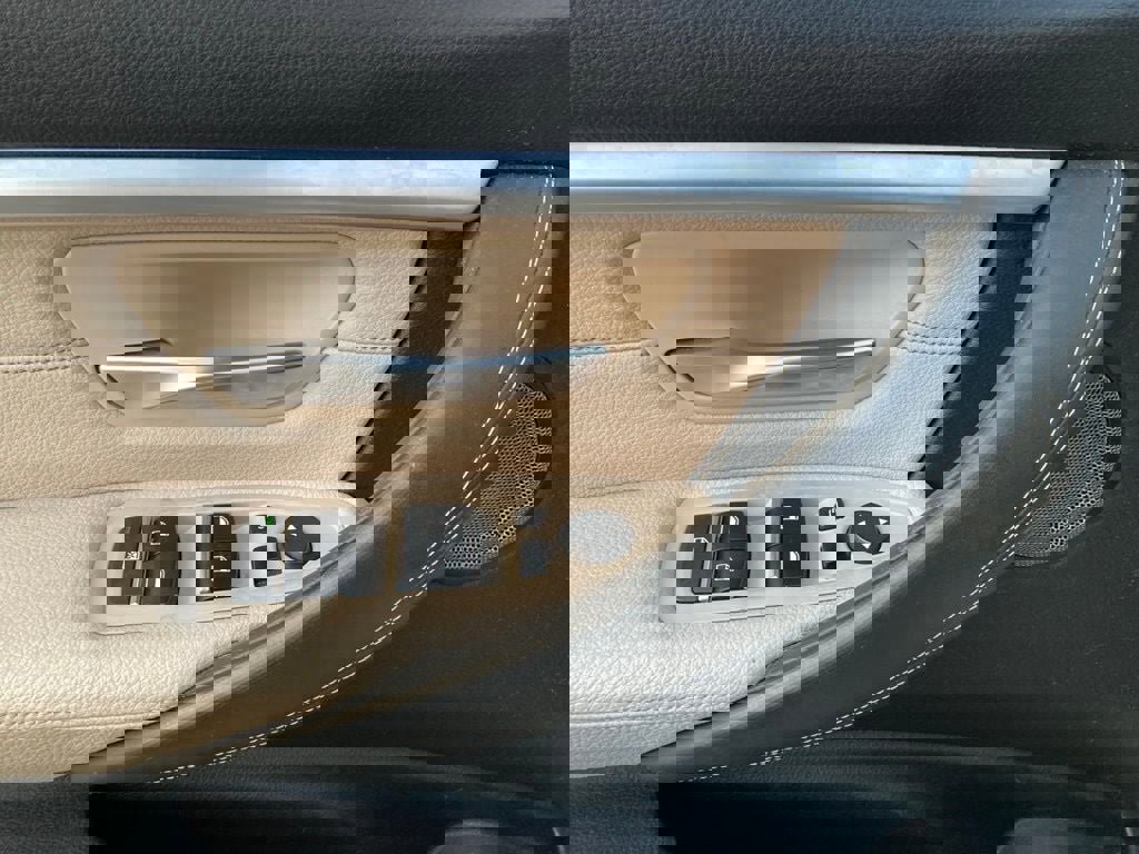 Used 2018 BMW 340i Sedan w/ Executive Package image 13