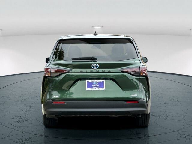 Used 2024 Toyota Sienna LE AWD/4WD image 5