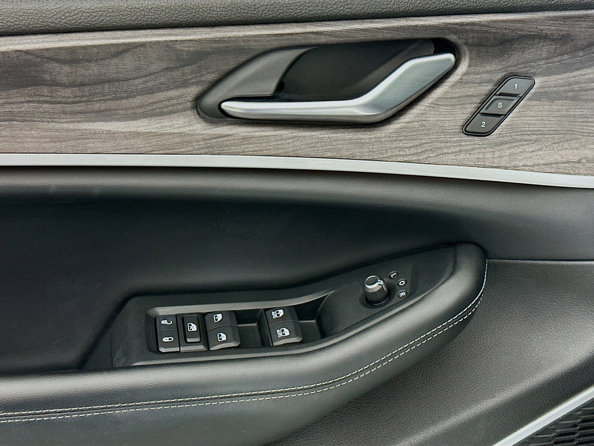 Used 2023 Jeep Grand Cherokee L Limited w/ Luxury Tech Group II image 15