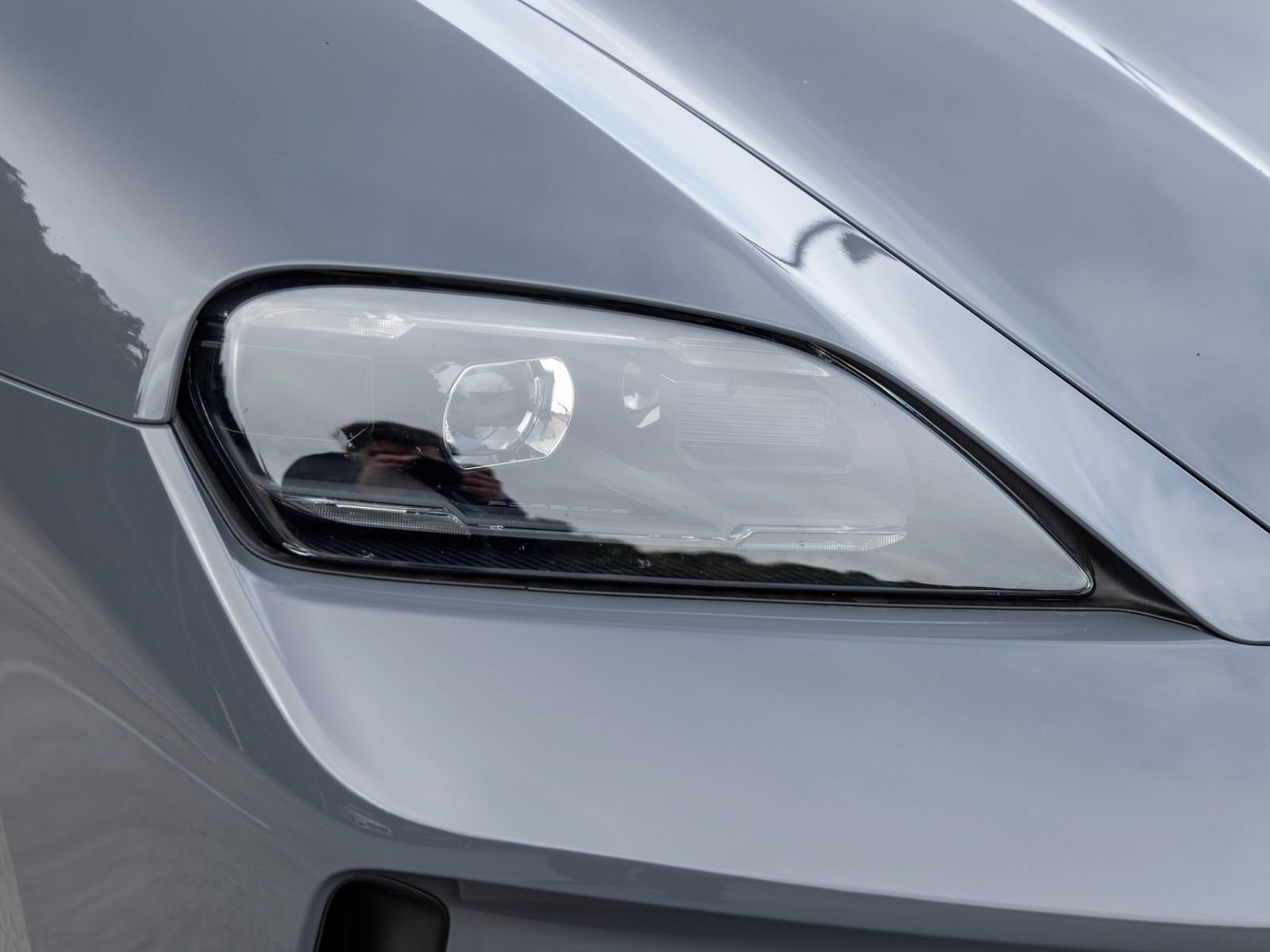 Certified 2025 Porsche Taycan AWD/4WD image 15