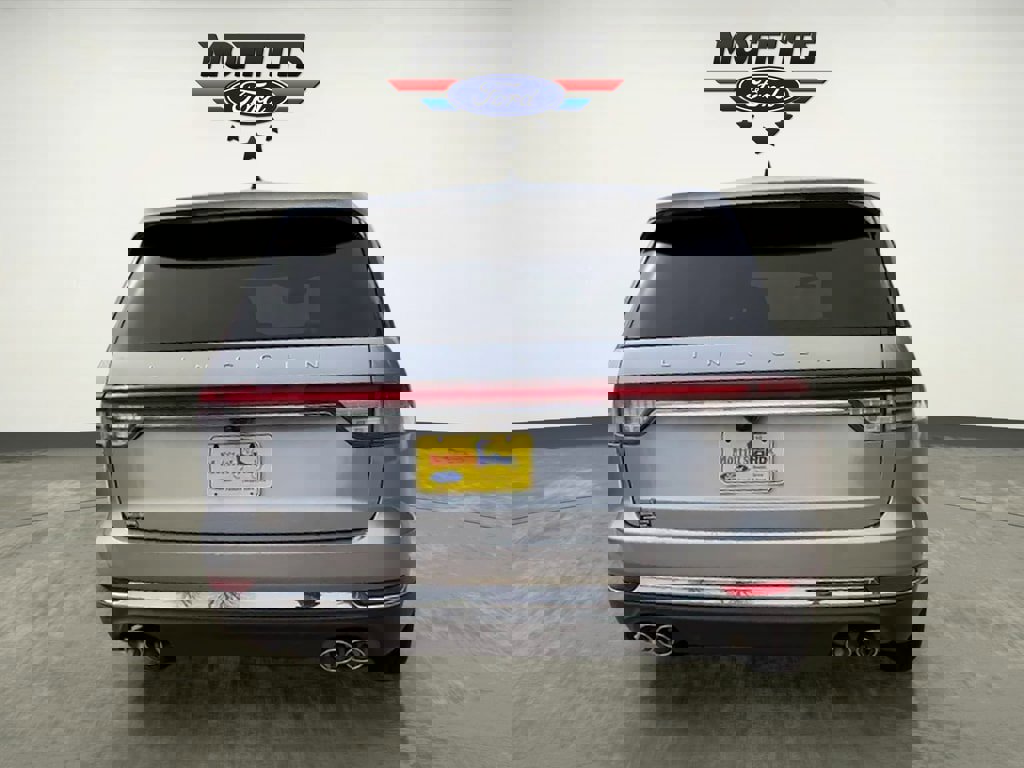 Used 2023 Lincoln Aviator Reserve image 4