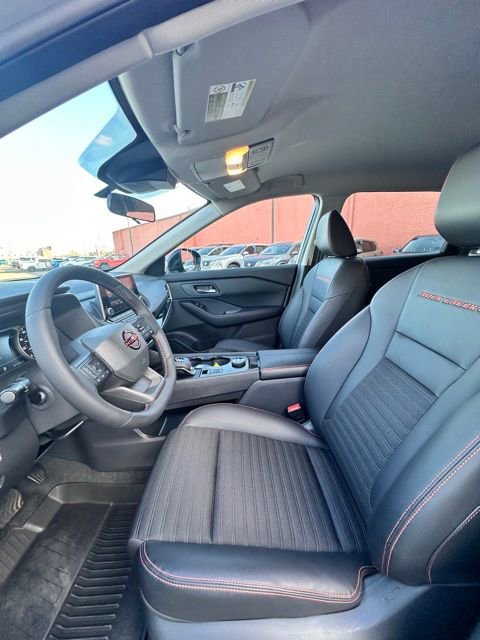 Certified 2025 Nissan Rogue SV image 26