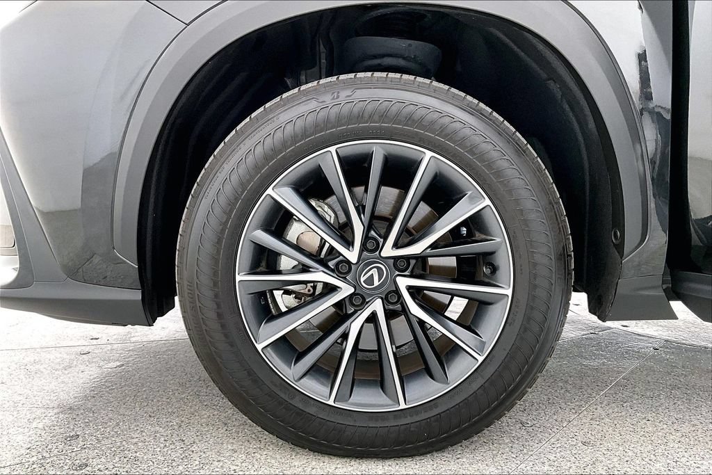 Used 2025 Lexus NX 250 FWD w/ Premium Package image 11
