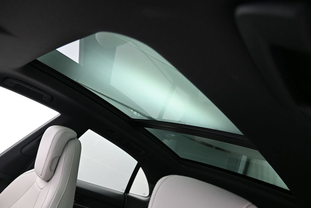 Certified 2025 Porsche Macan Electric RWD image 11
