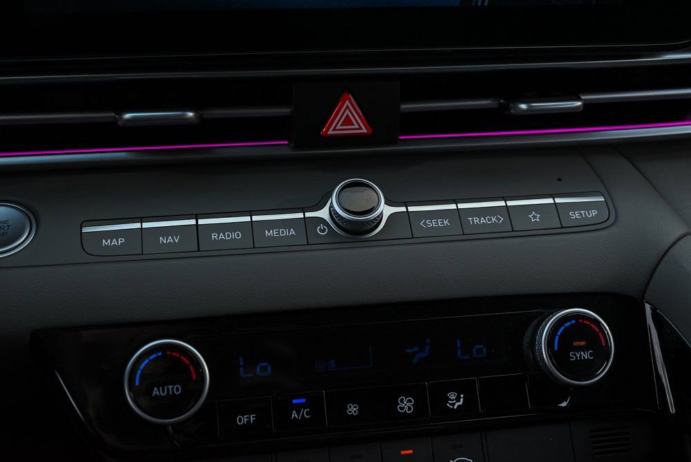 Used 2024 Hyundai Elantra Blue FWD image 21