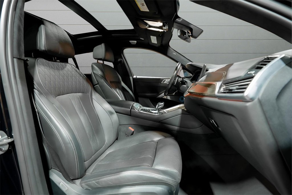 Used 2021 BMW X6 M50i w/ Executive Package image 38