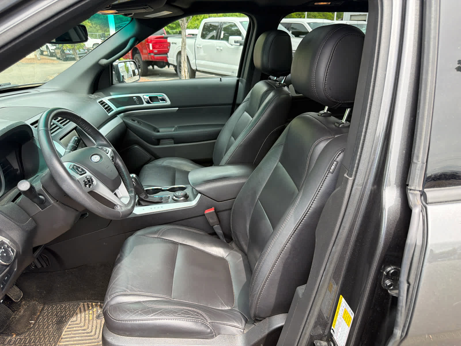 Used 2015 Ford Explorer XLT w/ Equipment Group 202B AWD/4WD image 12