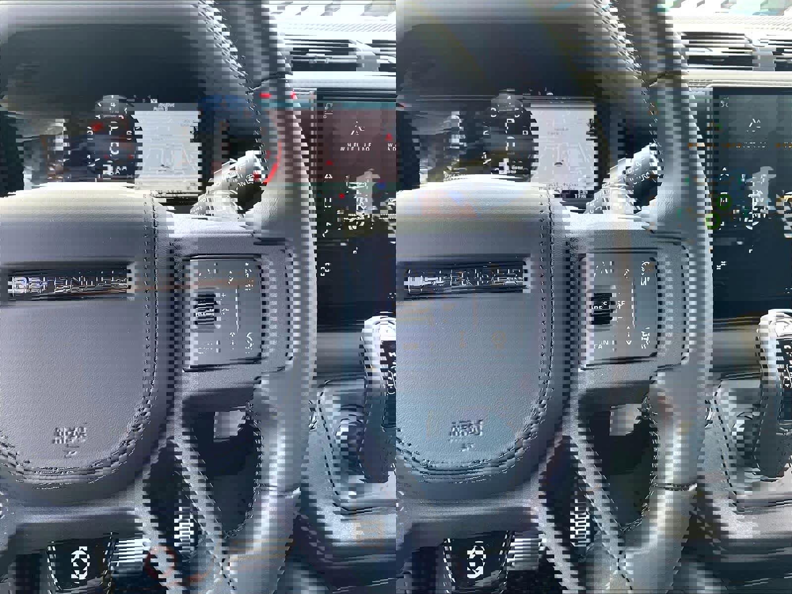 Used 2025 Land Rover Defender 110 AWD/4WD image 21