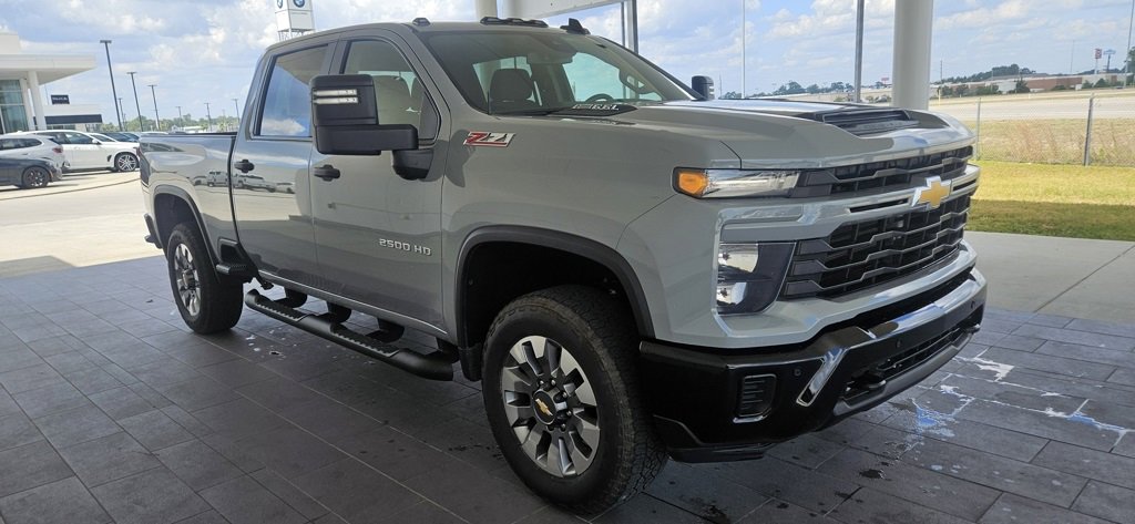 Used 2025 Chevrolet Silverado 2500 Custom w/ Custom Value Package image 4