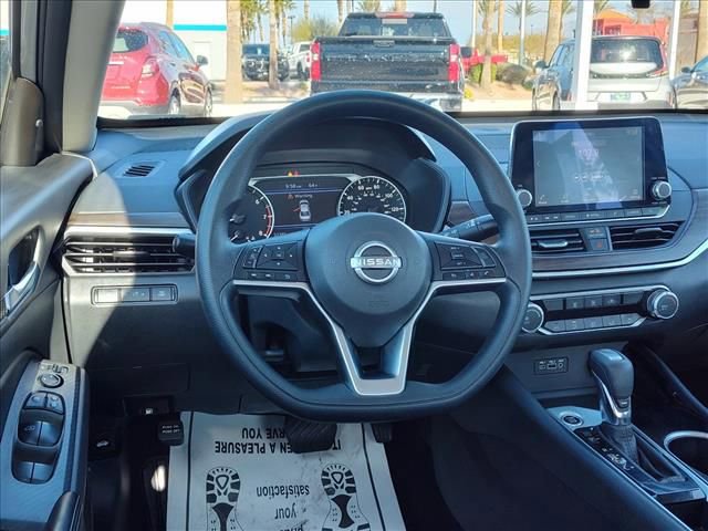 Used 2024 Nissan Altima 2.5 SV image 9