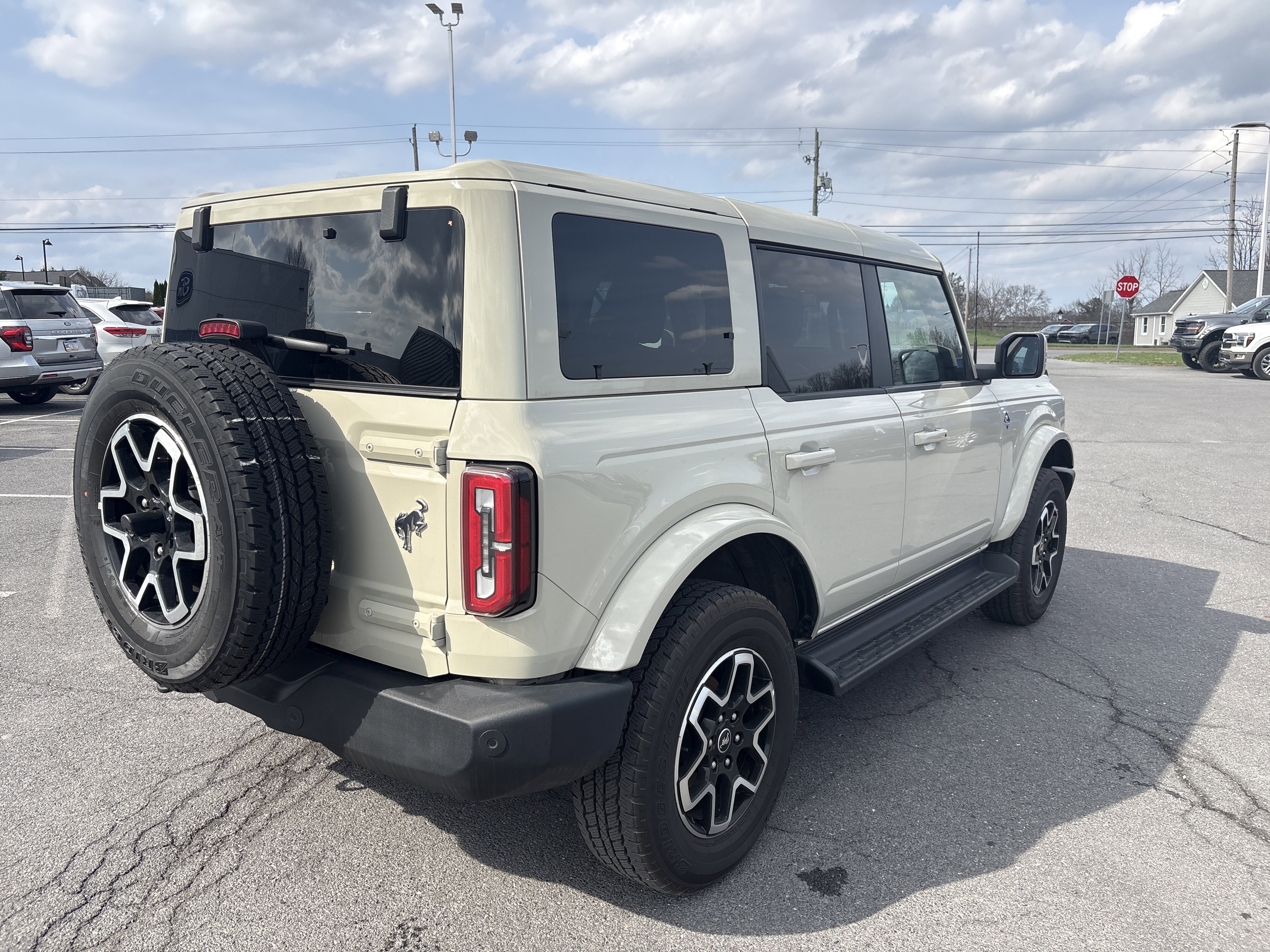 Used 2025 Ford Bronco Outer Banks image 3