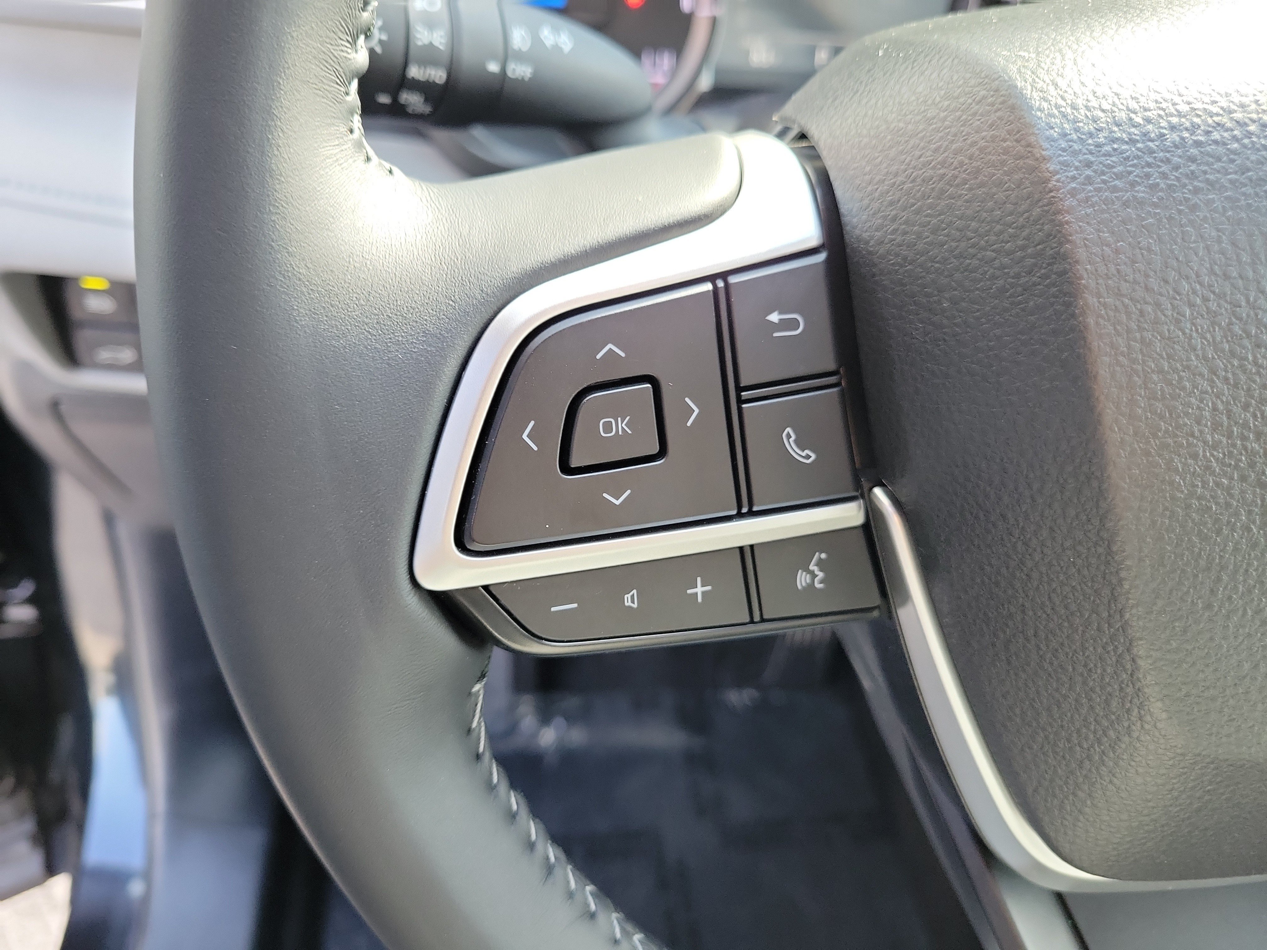 Used 2025 Toyota Highlander XLE AWD/4WD image 30