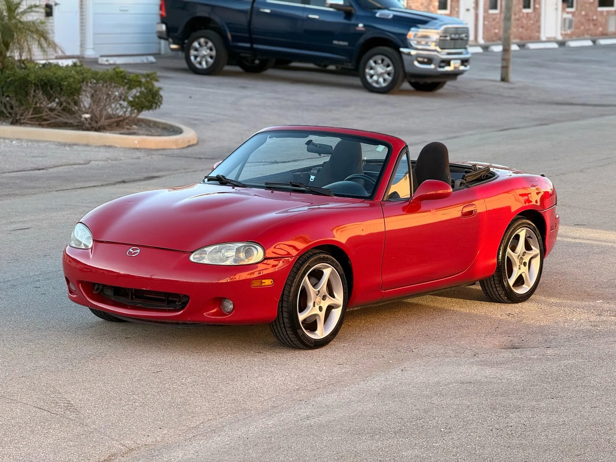 Used 2003 MAZDA MX-5 Miata image 3