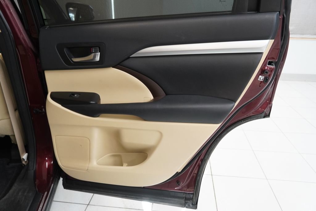 Used 2015 Toyota Highlander XLE image 31