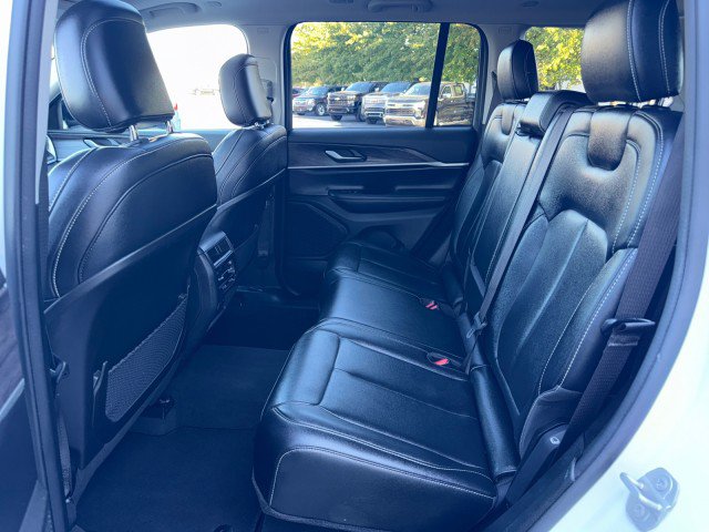 Used 2024 Jeep Grand Cherokee Limited AWD/4WD image 29