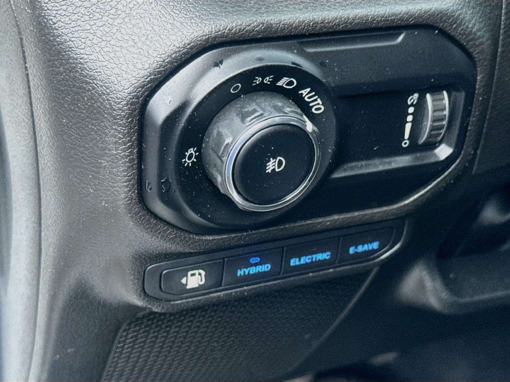 Used 2023 Jeep Wrangler Unlimited Sahara AWD/4WD image 11