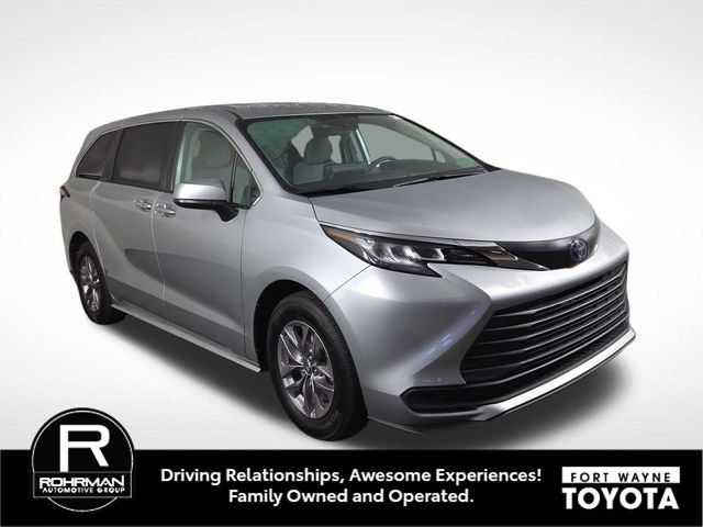 Used 2023 Toyota Sienna LE FWD image 4