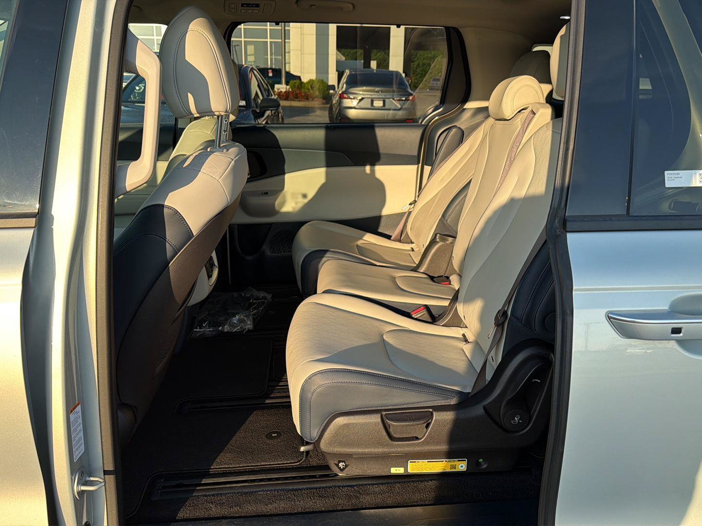 Used 2025 Kia Carnival SX FWD image 11