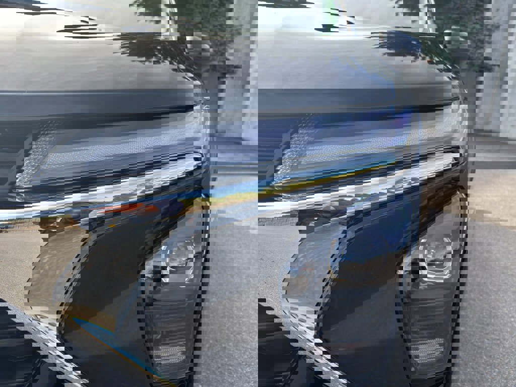 Used 2025 Chevrolet Trax LT w/ Driver Confidence Package image 4