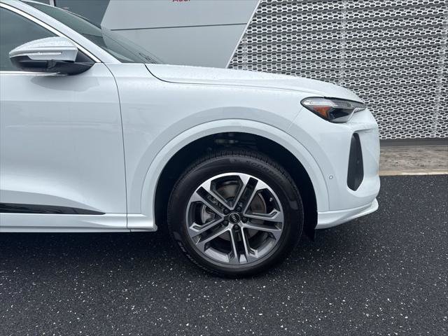Certified 2025 Audi Q5 Premium Plus w/ Premium Plus AWD/4WD image 3