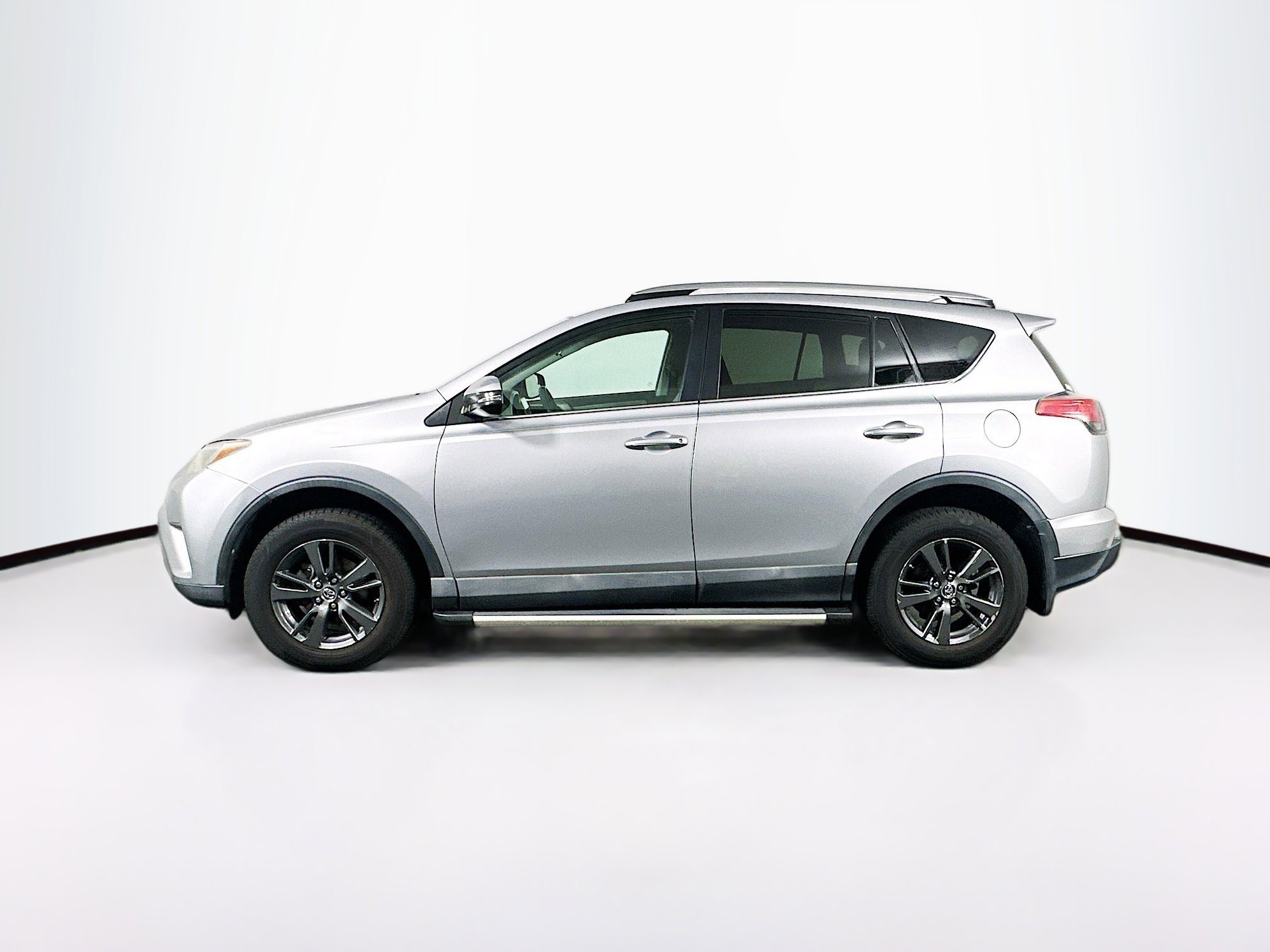Used 2017 Toyota RAV4 XLE FWD image 4