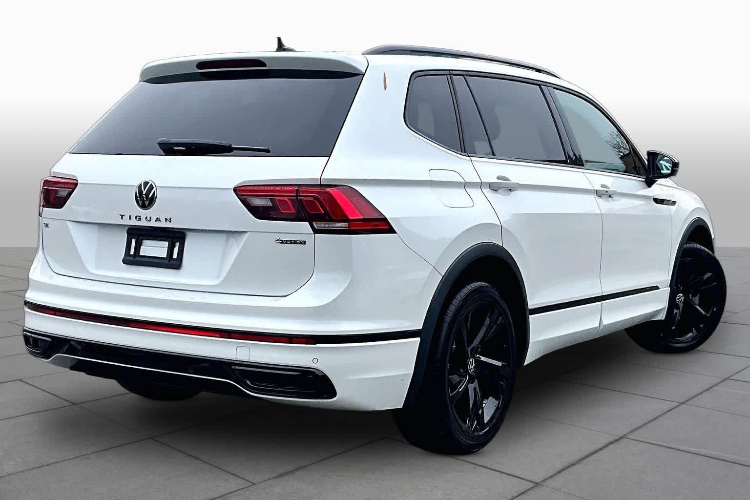 Used 2024 Volkswagen Tiguan SE R-Line AWD/4WD image 13