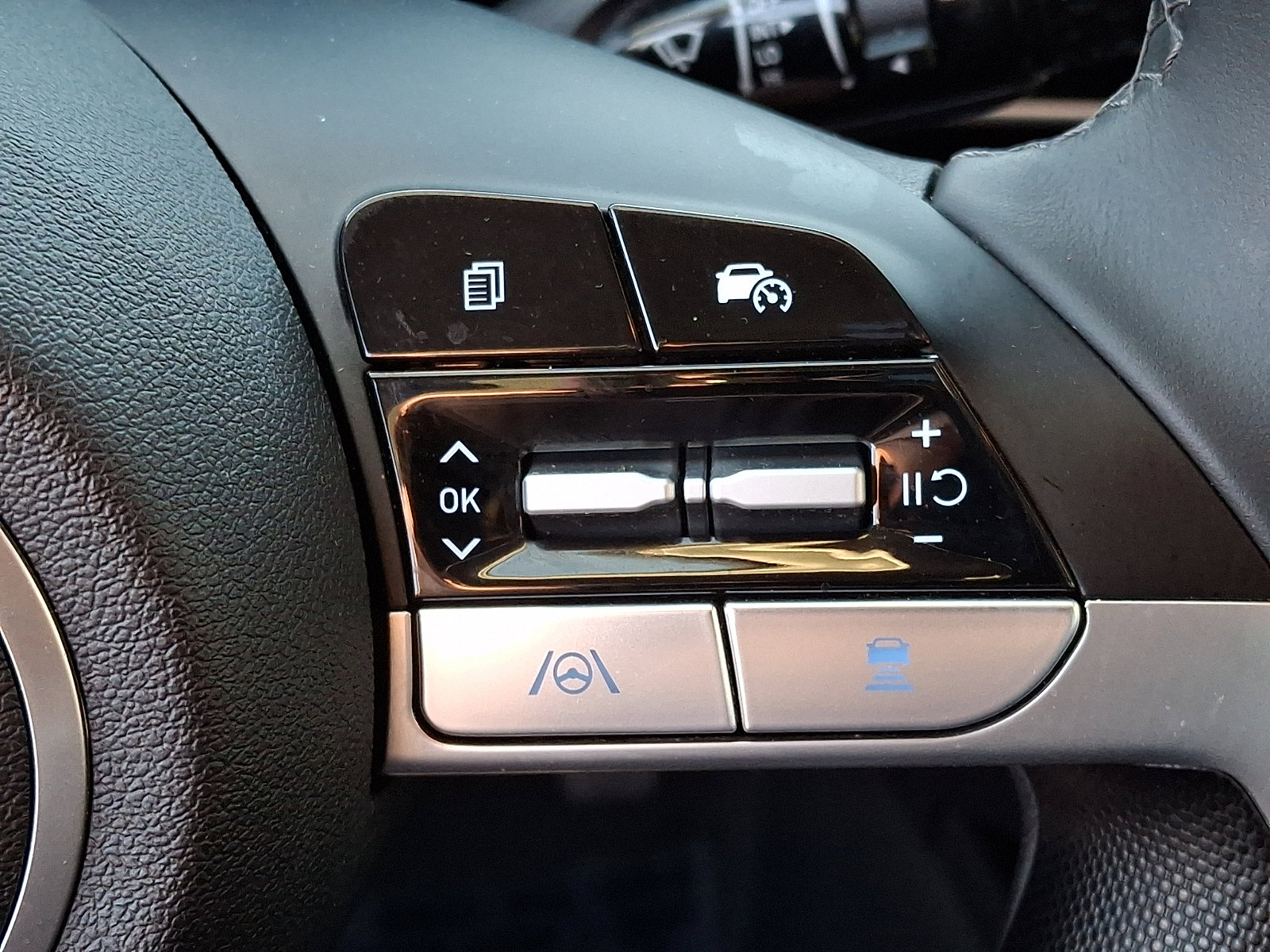 Certified 2024 Hyundai Elantra Limited FWD image 22