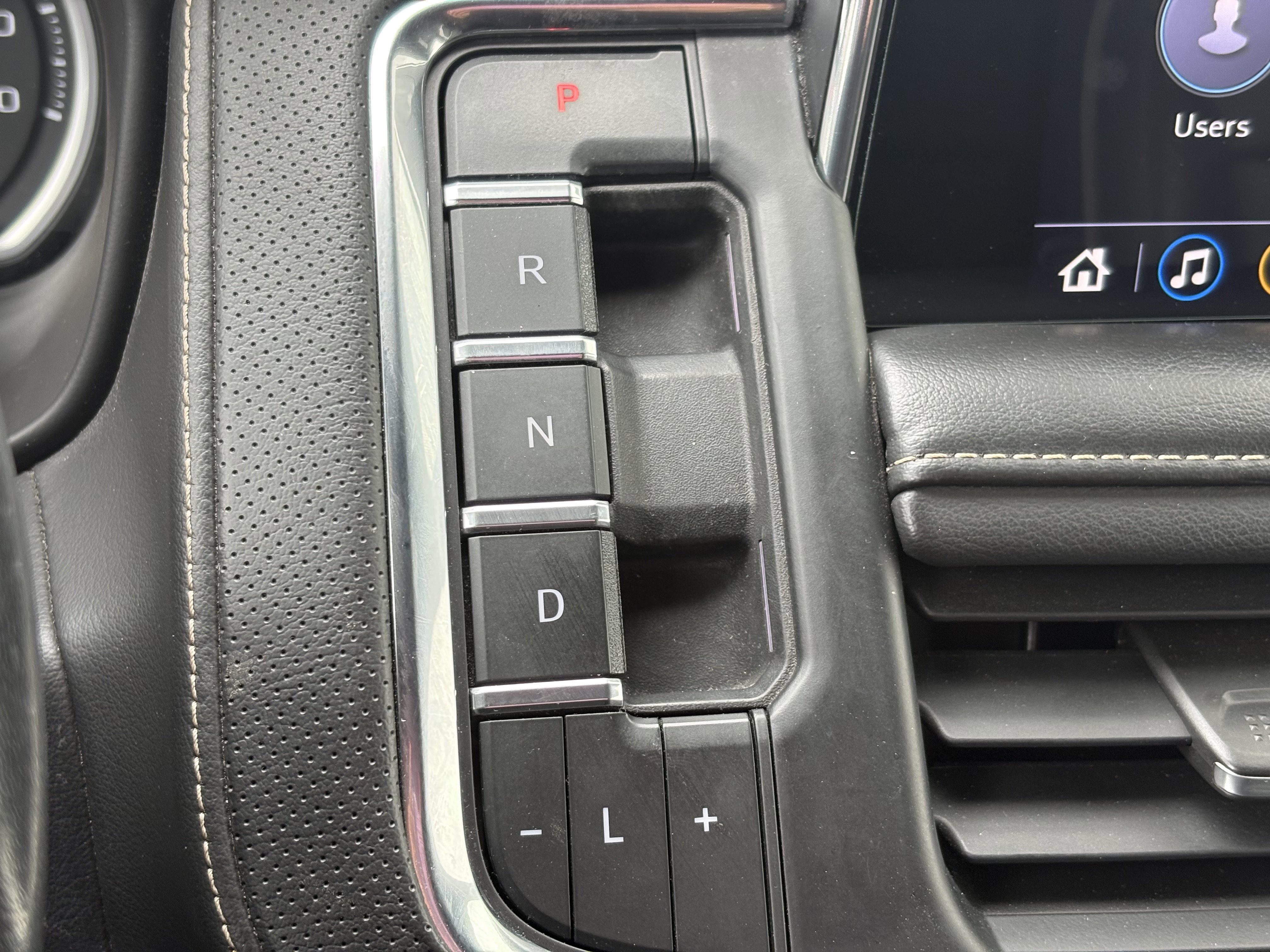 Used 2021 Chevrolet Tahoe Premier w/ Premium Package AWD/4WD image 24