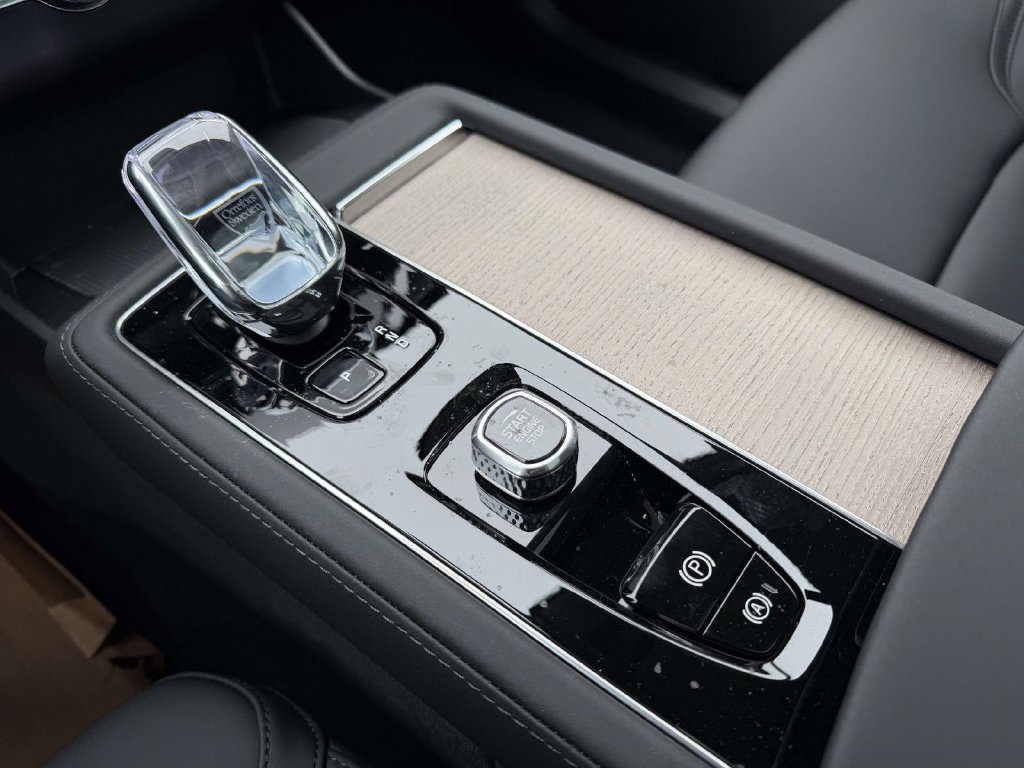 New 2026 Volvo XC90 B6 Plus w/ Protection Package Premier AWD/4WD image 6