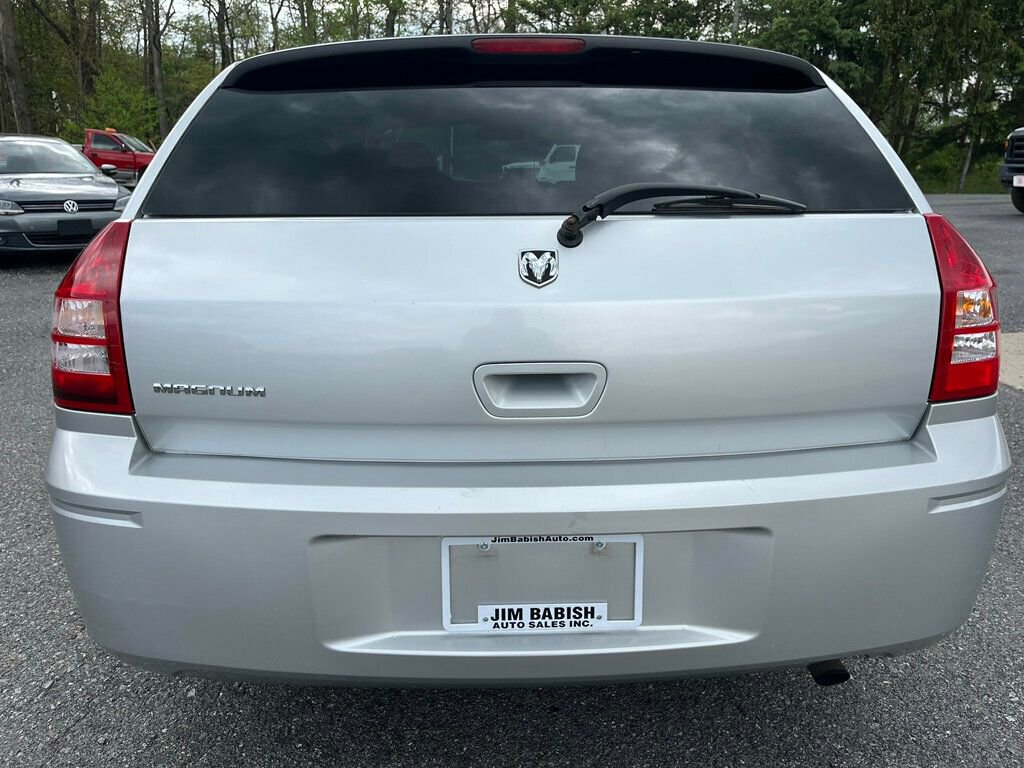 Used 2005 Dodge Magnum SE RWD image 8