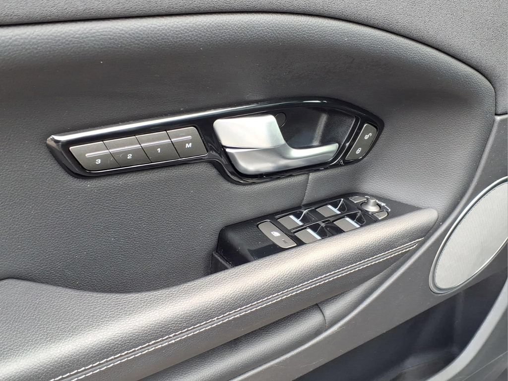 Used 2018 Land Rover Range Rover Evoque SE AWD/4WD image 15