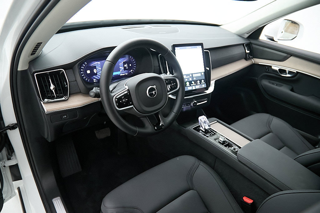 New 2026 Volvo XC90 B6 Plus w/ Protection Package AWD/4WD image 12