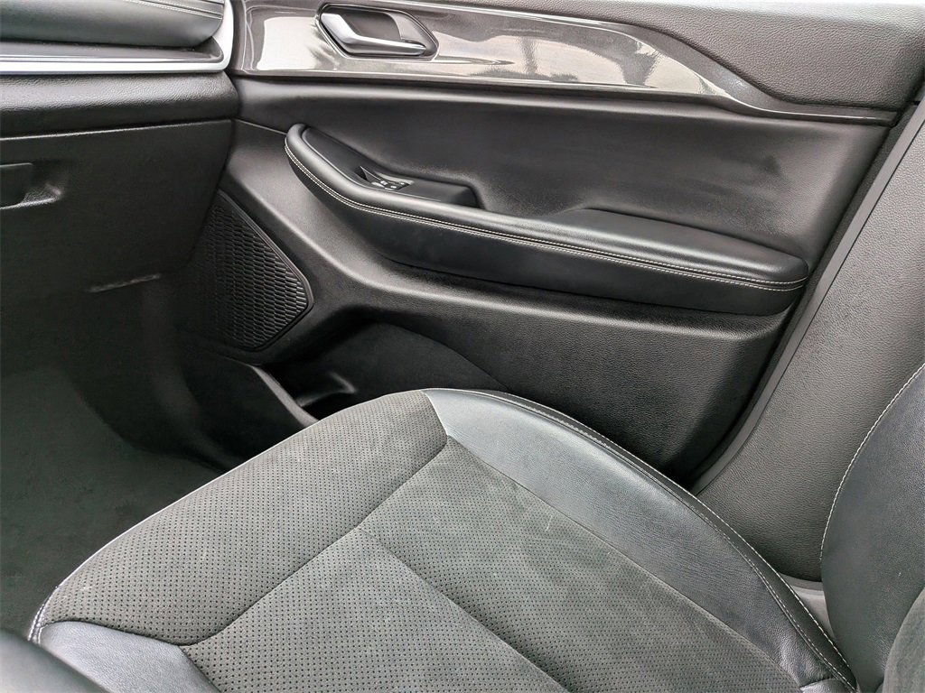 Used 2023 Jeep Grand Cherokee Altitude image 19