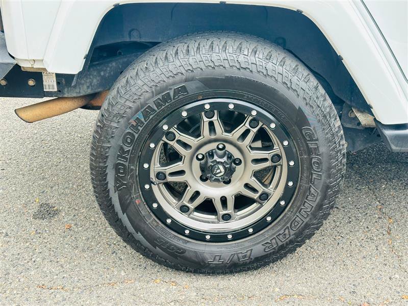 Used 2015 Jeep Wrangler Unlimited Sahara AWD/4WD image 31