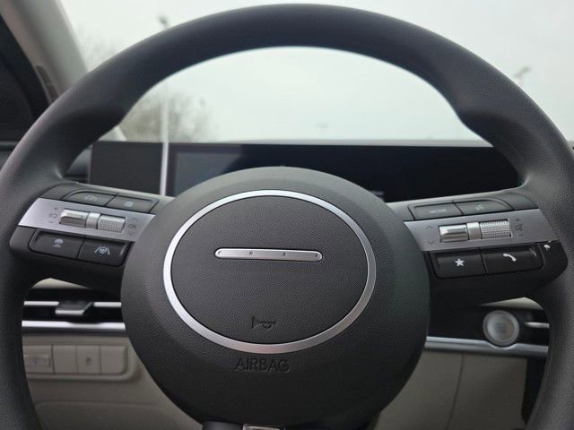 Certified 2025 Hyundai Tucson SE image 14