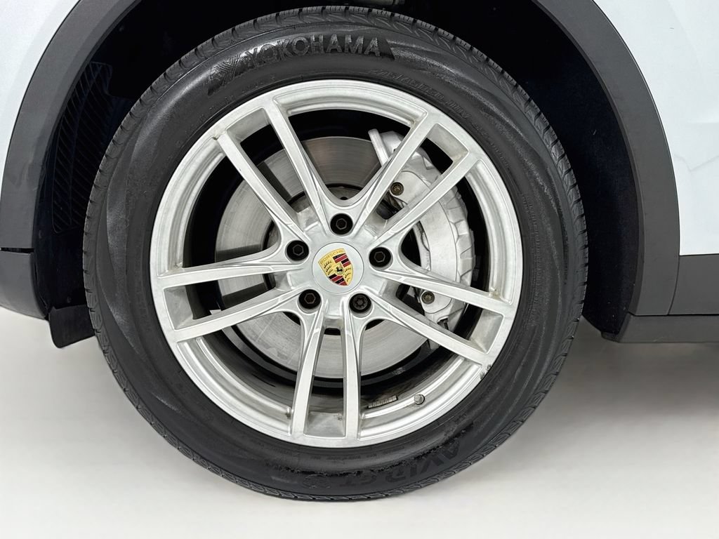 Certified 2023 Porsche Cayenne AWD/4WD image 31